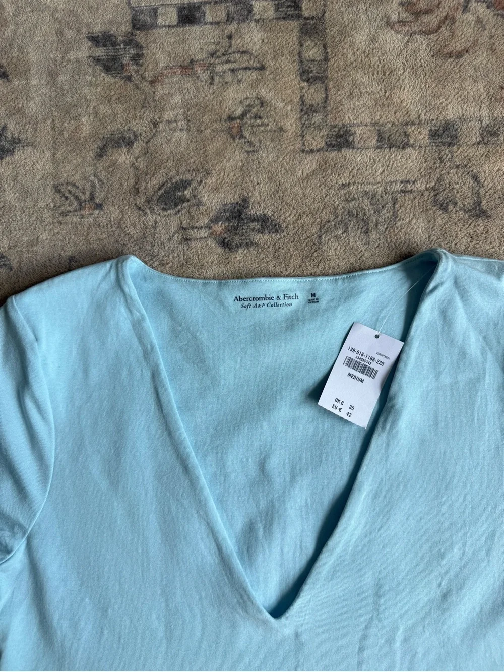 Abercrombie & Fitch Long Sleeve V-Neck Top – Light Blue - Picture 4 of 8
